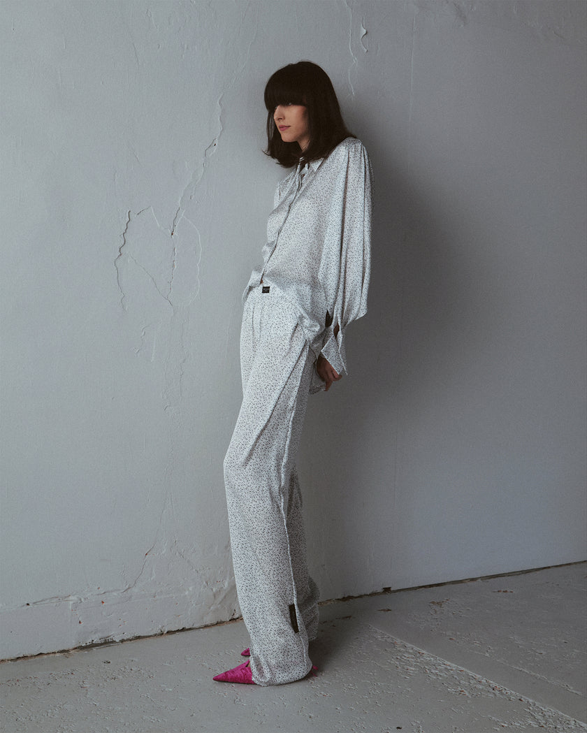 Elegant set with Nina Rajak logo