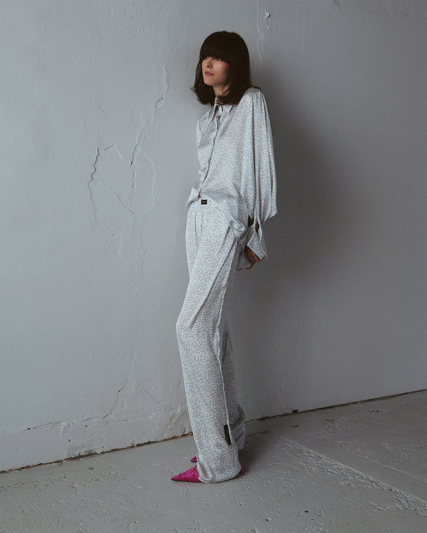 Elegant set with Nina Rajak logo