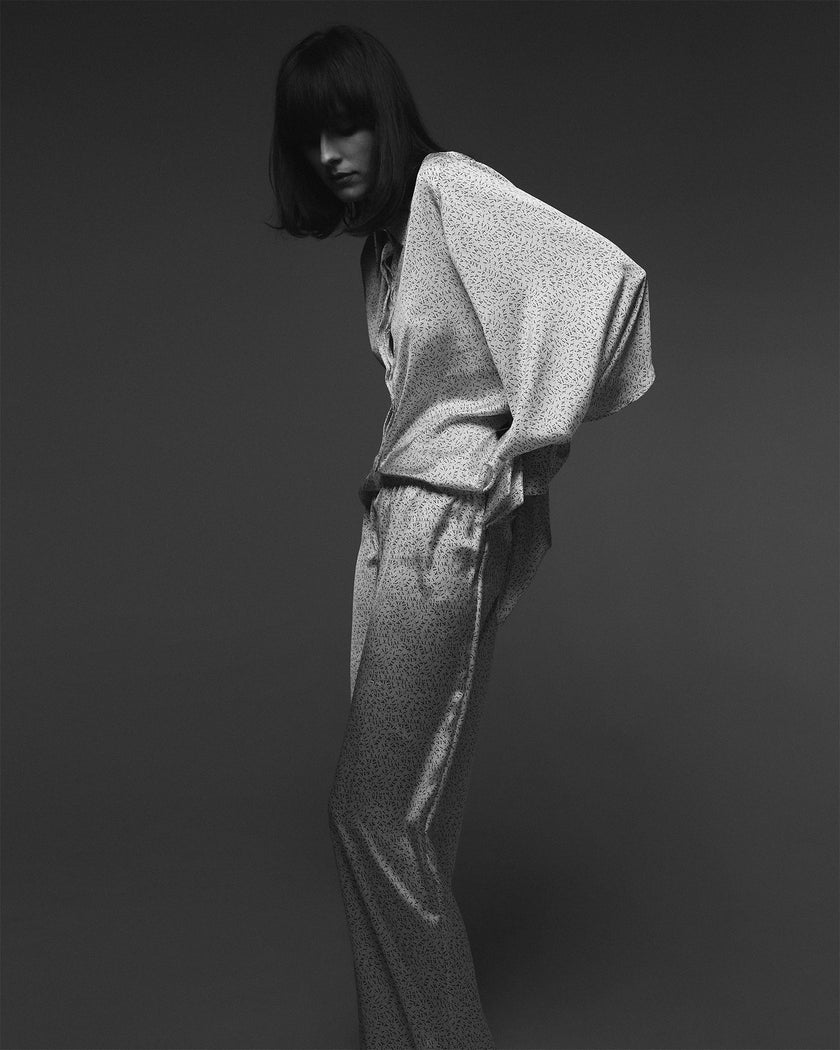 Elegant set with Nina Rajak logo