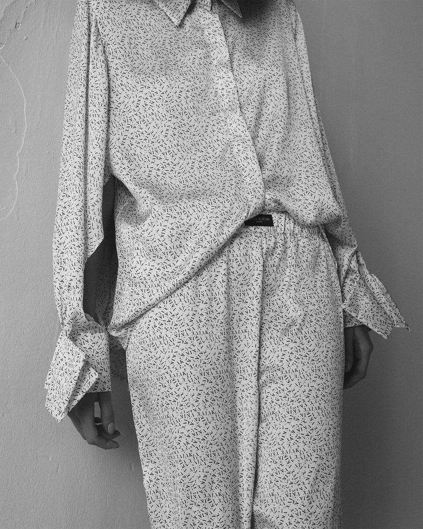 Elegant set with Nina Rajak logo