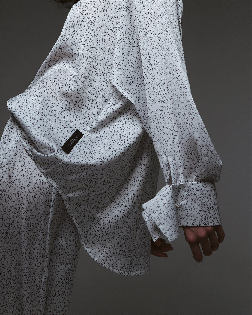 Elegant set with Nina Rajak logo