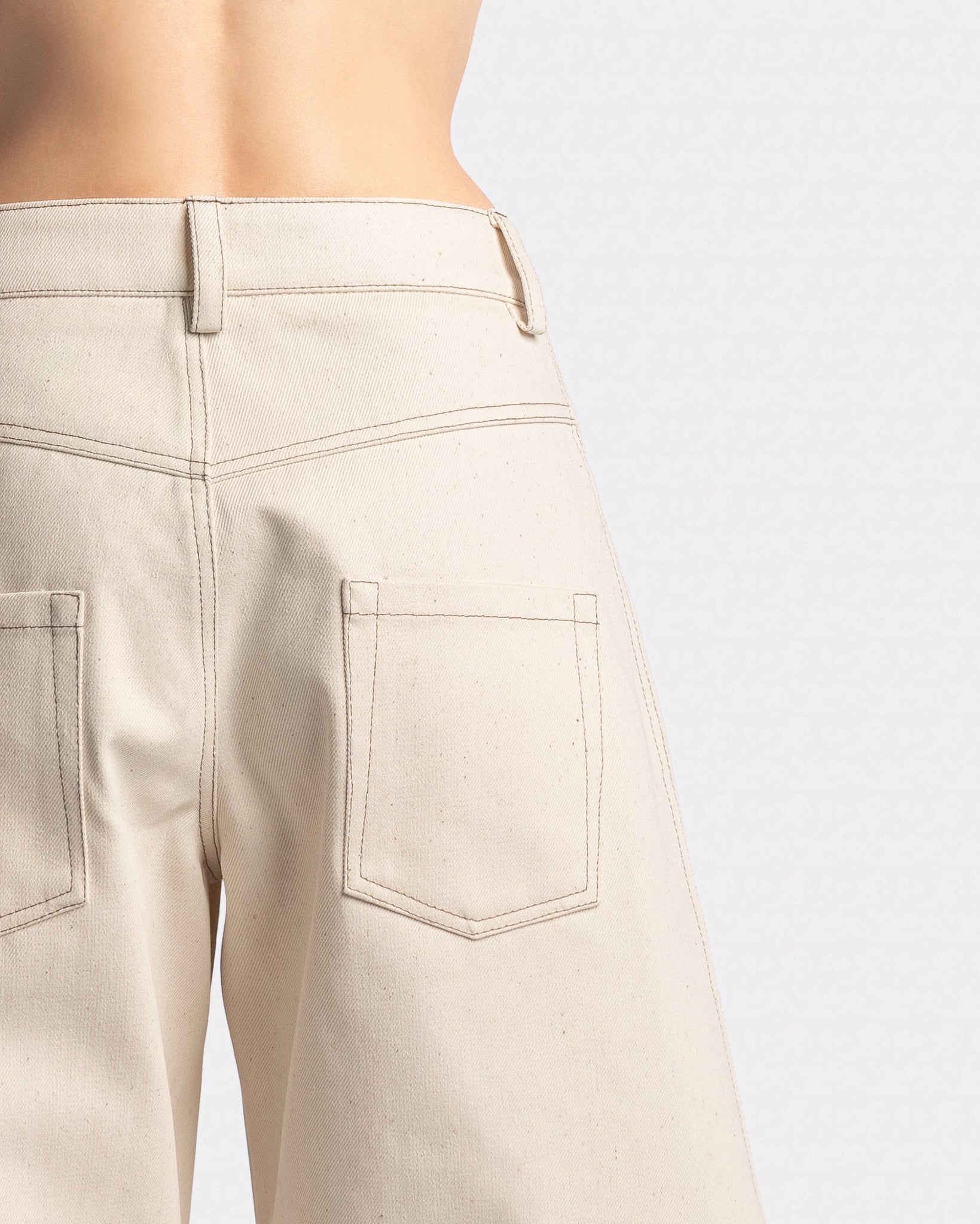 ROUND LEG / WIDE WHITE