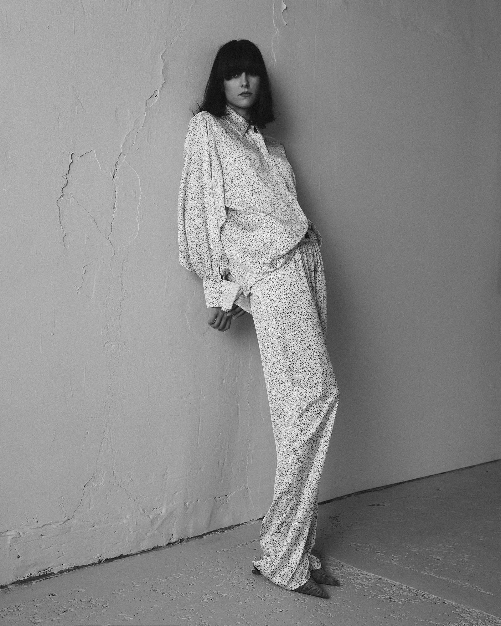 Elegant set with Nina Rajak logo