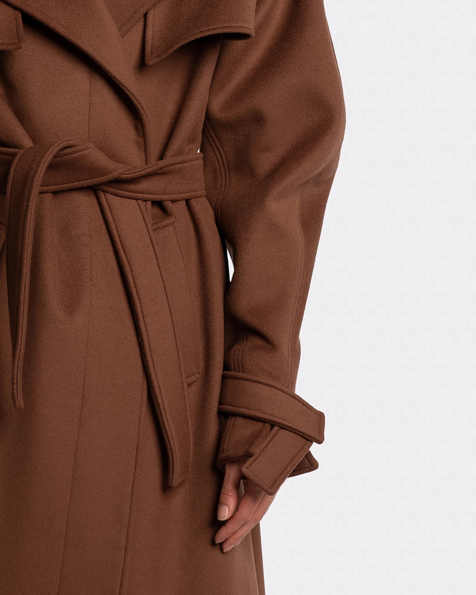 ATTENTIVE COAT Brown Detail