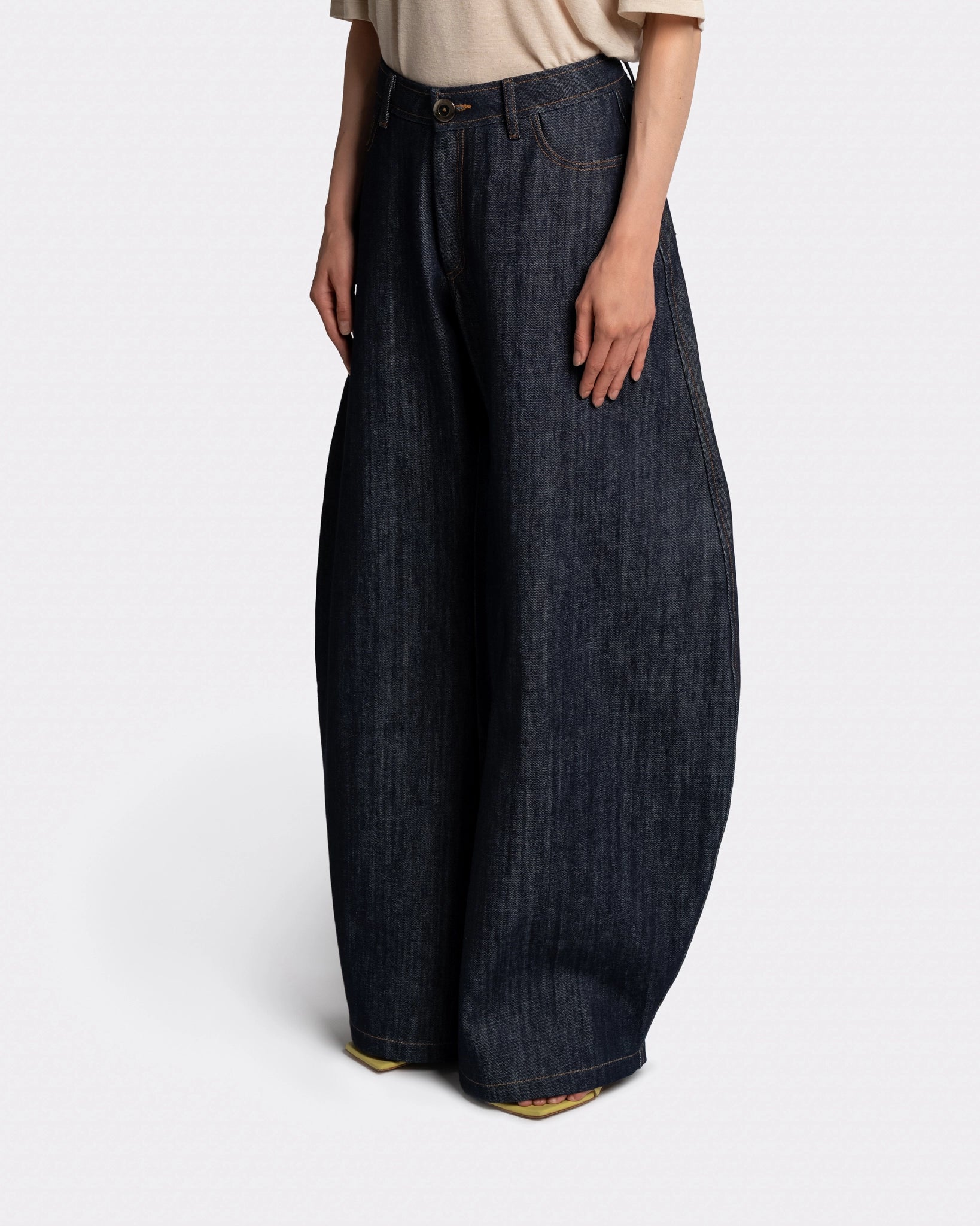 ROUND LEG / WIDE DENIM