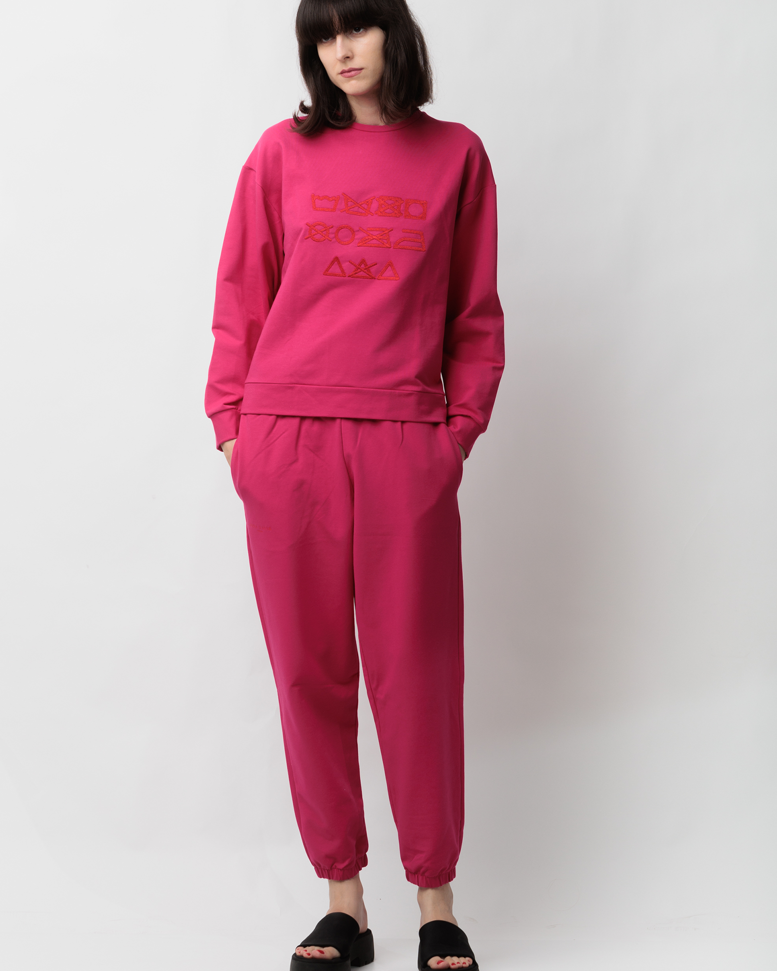 Sweatsuit with embroidery