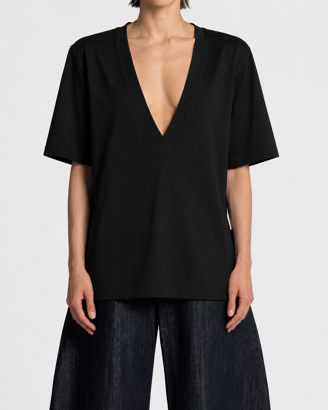 V-NECK BASIC T-SHIRT