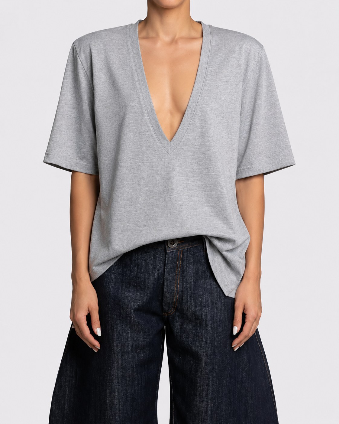 V-NECK BASIC T-SHIRT