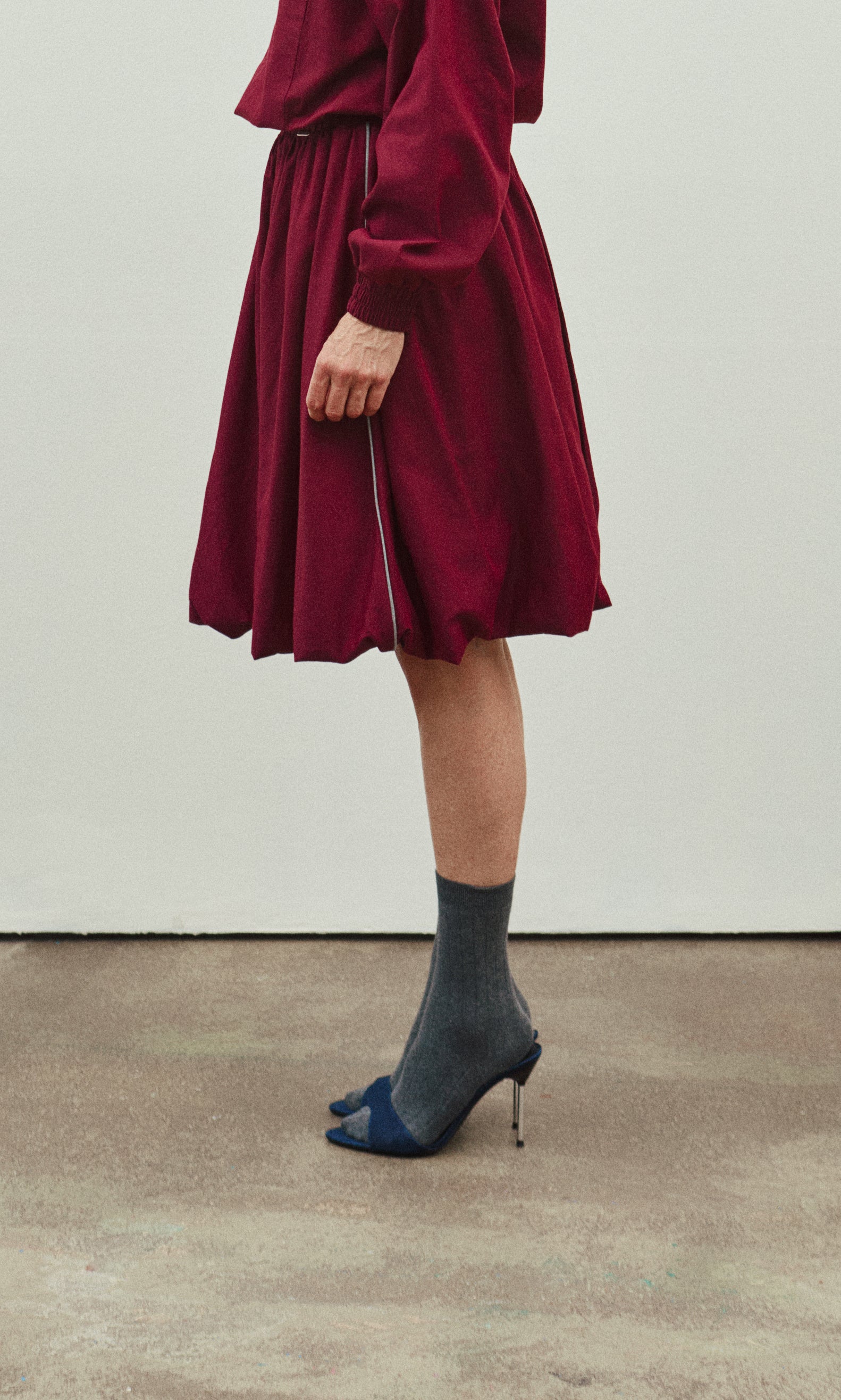 AURA HIGHT WAISTED KNEE LENGTH SKIRT