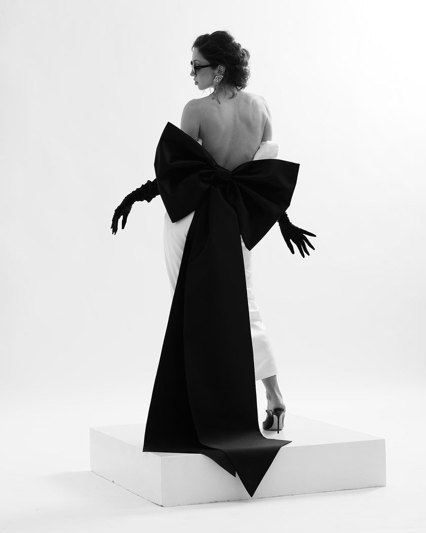 Elegant wedding dress with dropped shoulders and slit