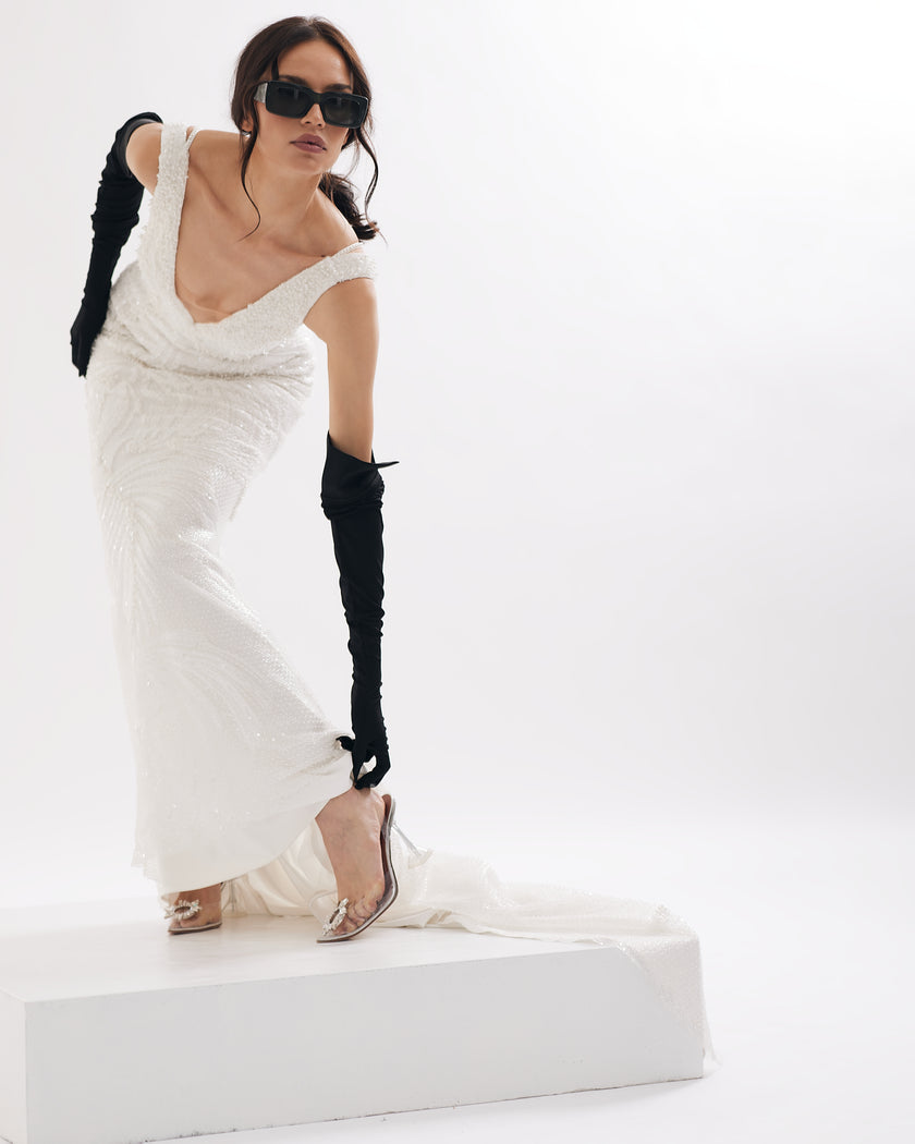 Sophisticated sleeveless V-neck mermaid wedding dress