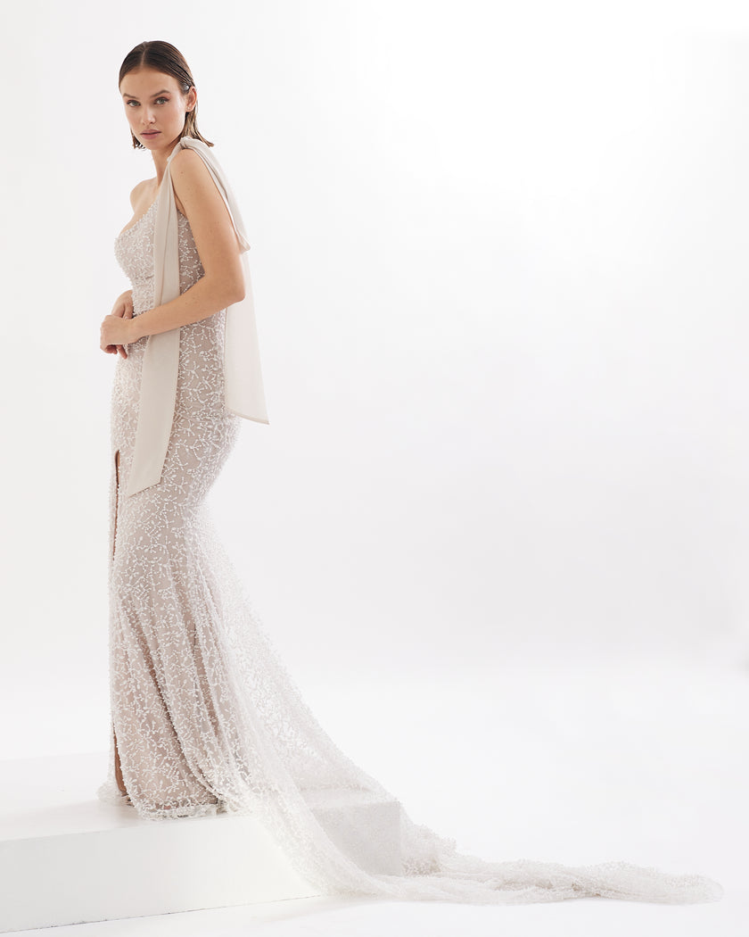 Refined asymmetric mermaid-cut wedding dress with shoulder bow, beading and train