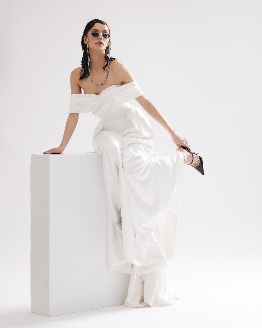 Glamorous wedding dress with open shoulders and sleeves