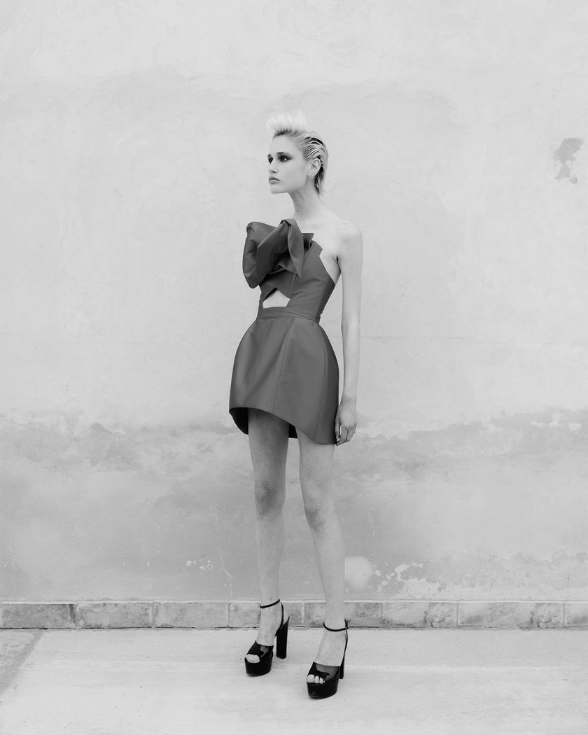 Statement short puff dress with a slit