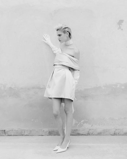 Sophisticated short dress with dropper shoulder and detail